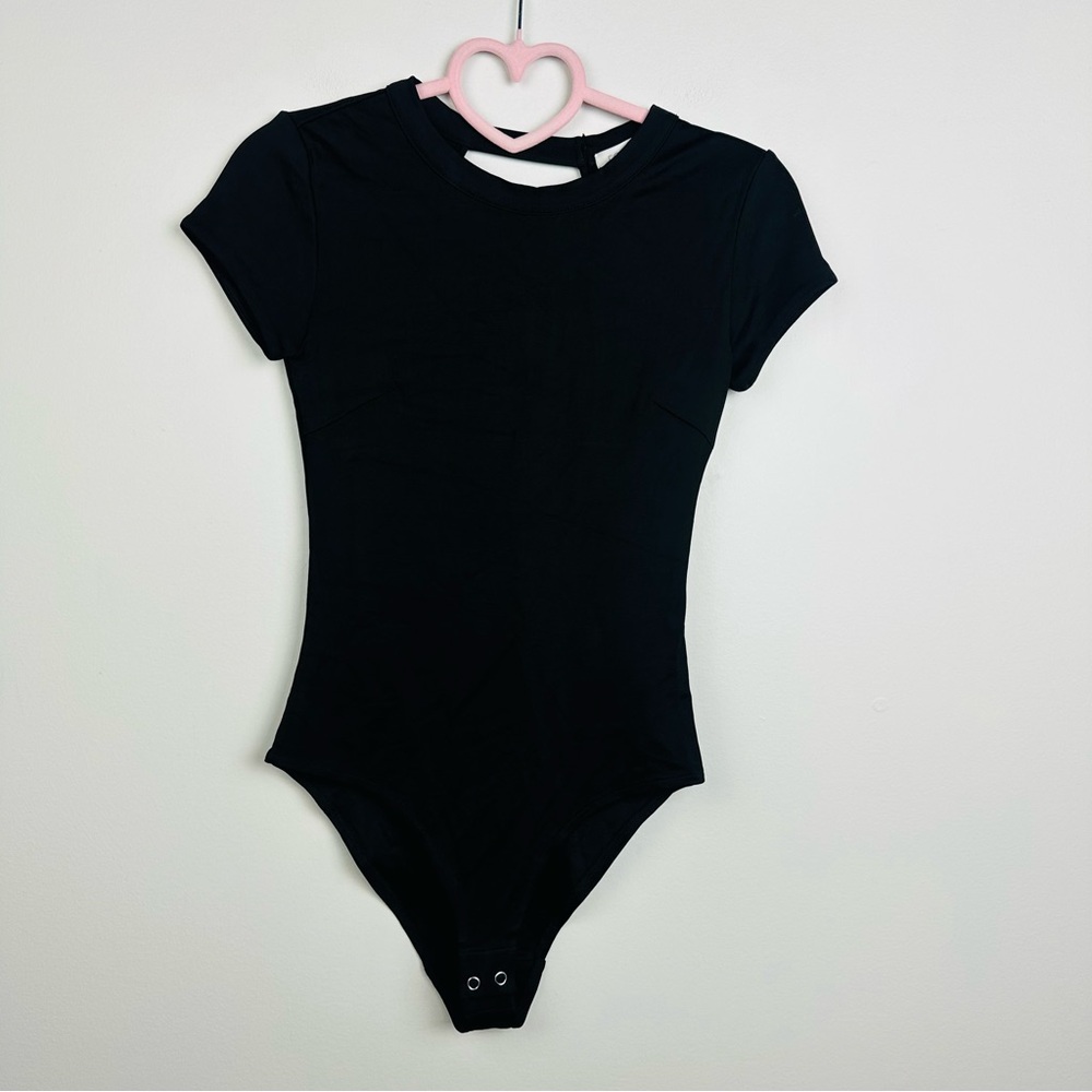 Forever 21 Black Short Sleeve Open Back Bodysuit Size Small